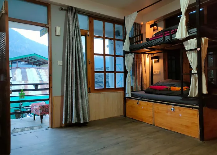 Bros & Yaara CafeHostel